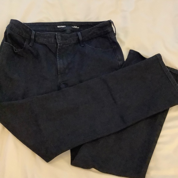Three pair of ladies jeans - selling as one lot Old Navy, Brooks Brothers - Picture 2 of 9